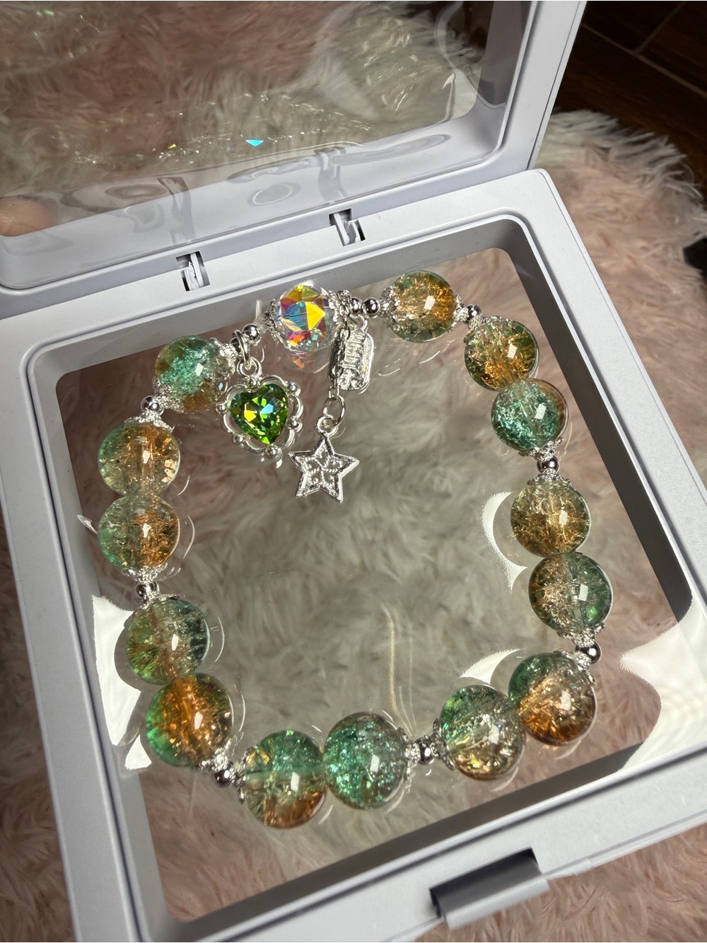 Women’s Green Amber Crackle Glass Acrylic Bead Bracelet Heart Star Charms OS